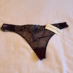 Elle MacPherson Thong
